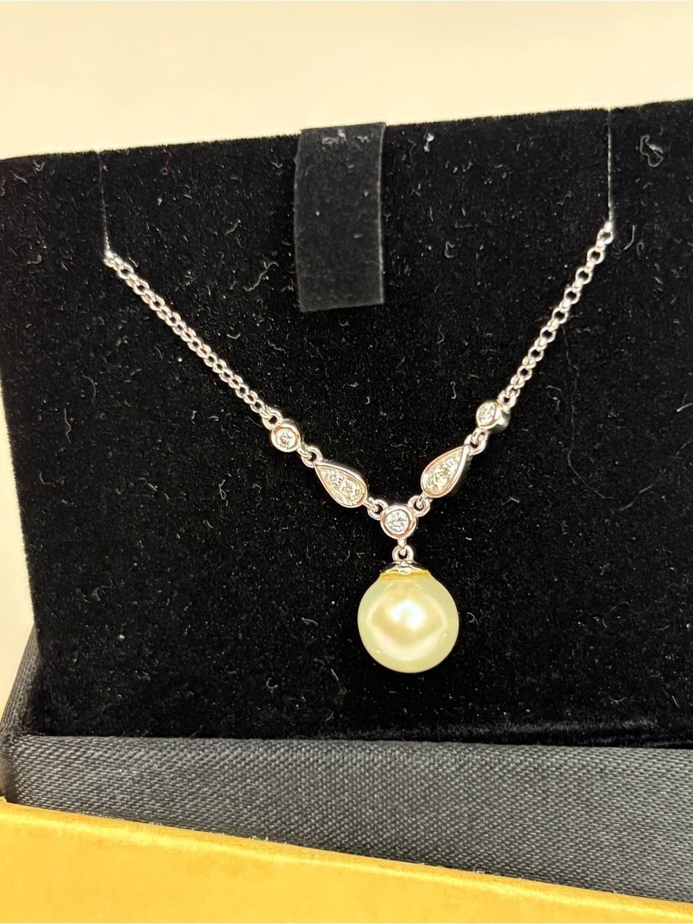Maui Divers 14k White Gold Pearl Necklace - Picture 3 of 5